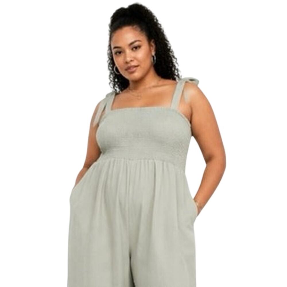 ASOS NWT Cotton & Linen Smocked Jumpsuit
Size 18 (US) / 22 (UK)
Sage Green